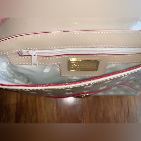 Arcadia patent leather clutch. - Picture 7 of 11